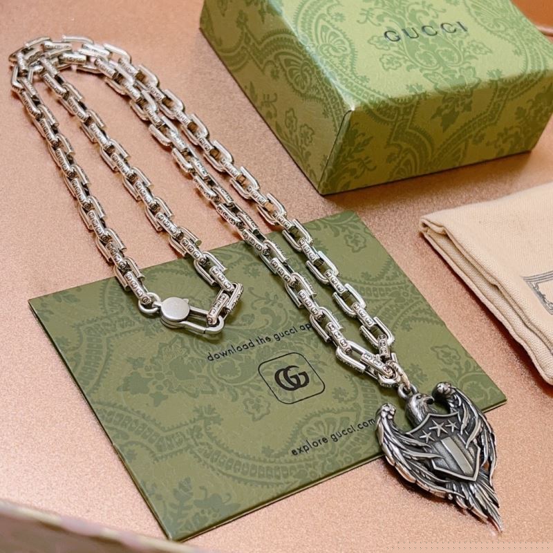 G*u*i necklaces